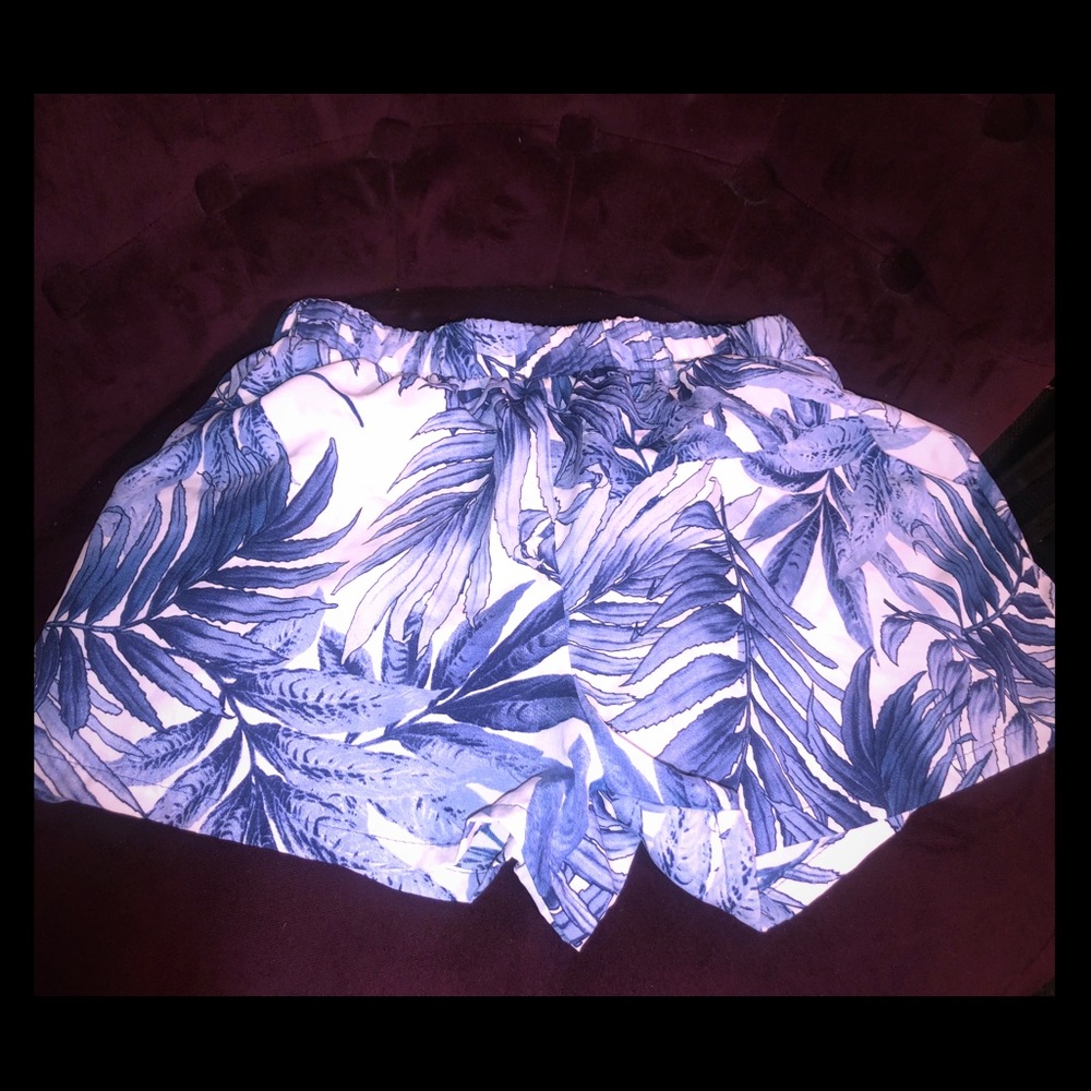 STITCH&FEATHER Tropical Pattern Shorts NWT